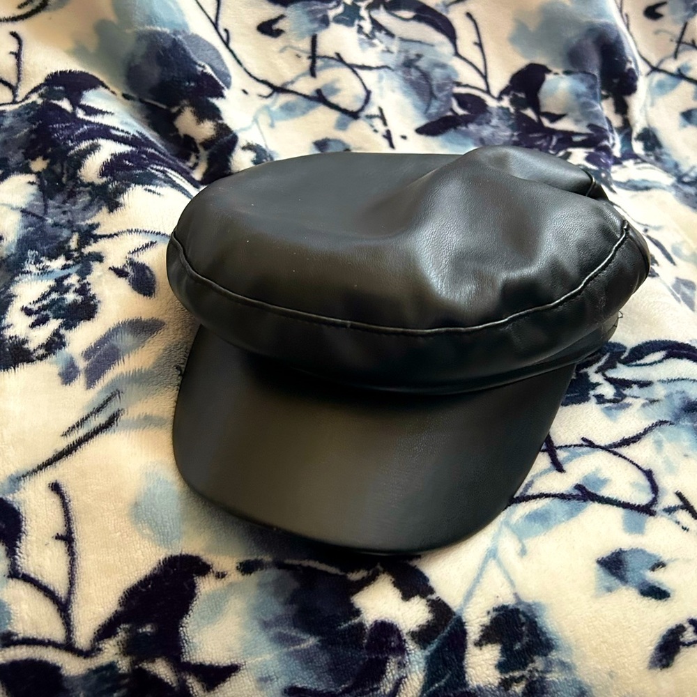 Women’s Faux Leather Cabby Hat